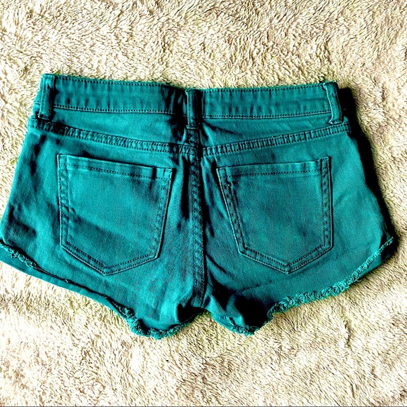 FOREVER 21 GREEN DISTRESSED SHORTS - Picture 9 of 14